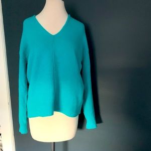 Club Monaco V- neck sweater size xs OVERSIZED